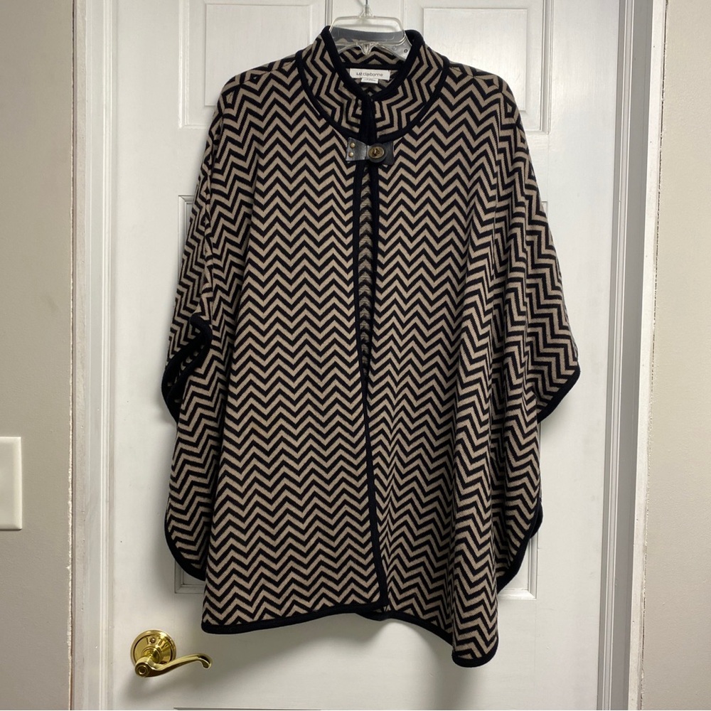 Liz Claiborne Sweater Poncho L/XL Black and Beige Chevron leather buckle closure